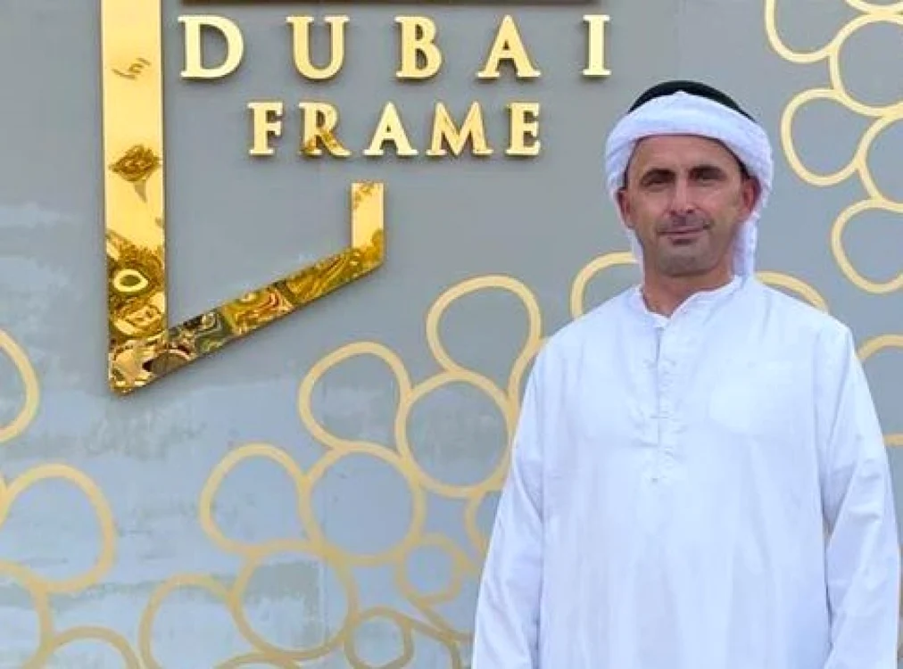 Una dintre fotografiile publicate pe Facebook de primarul Neculai Miron, care se află în vacanţă, în Dubai. FOTO: Facebook/Neculai Miron