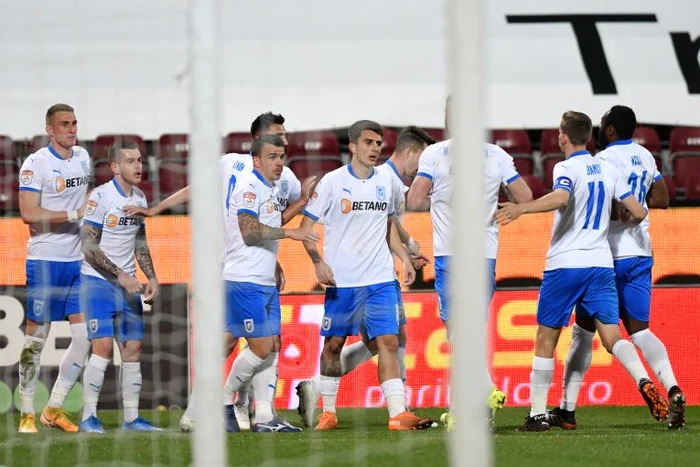 Ivan, felicitat de coechipieri după deschiderea scoruluiFOTO: Sportpictures.eu