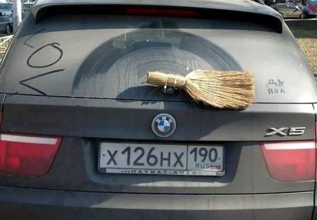 Când îți lipsește ștergătorul de la luneta mașinii