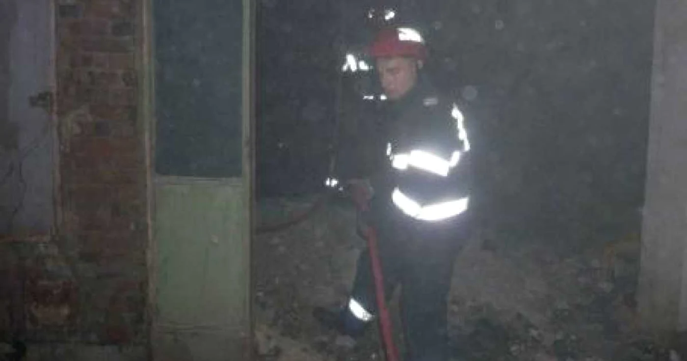 Pompierii au reuşit să oprească extinderea incendiului