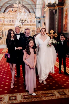 Mikaela Albu la nunta tatălui său, Mihai Albu, cu Elena Nechifor. FOTO: Silviu Covaci