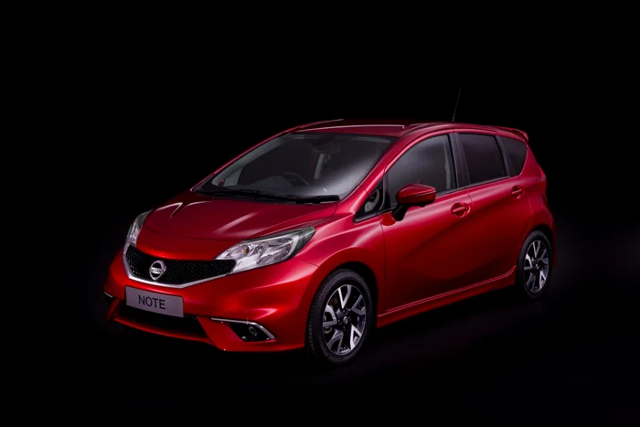 FOTO Nissan