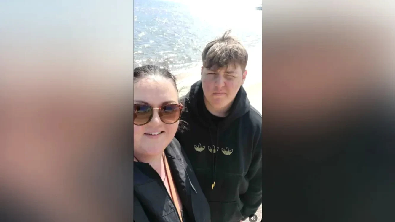 Marissa Mullans și fiul ei, Alfie FOTO BBC