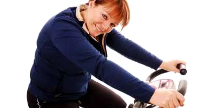 Pedalarea pe bicicletă staţionară în ritm alert stimulează activitatea inimii