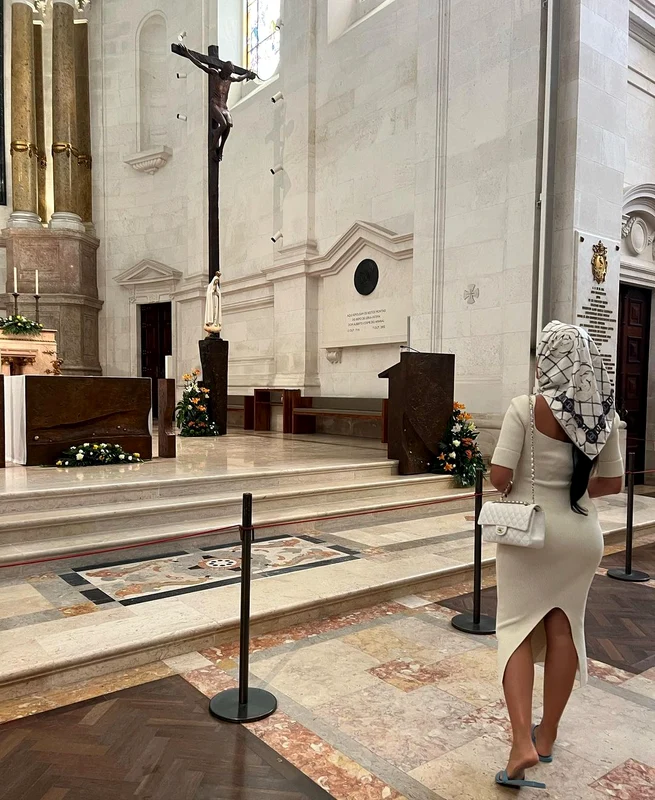 Georgina la Sanctuarul din Fatima jpg