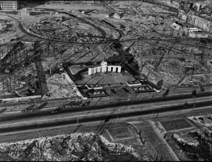 Memorialul sovietic dedicat soldaților Armatei Roșii a fost ridicat în 1945.