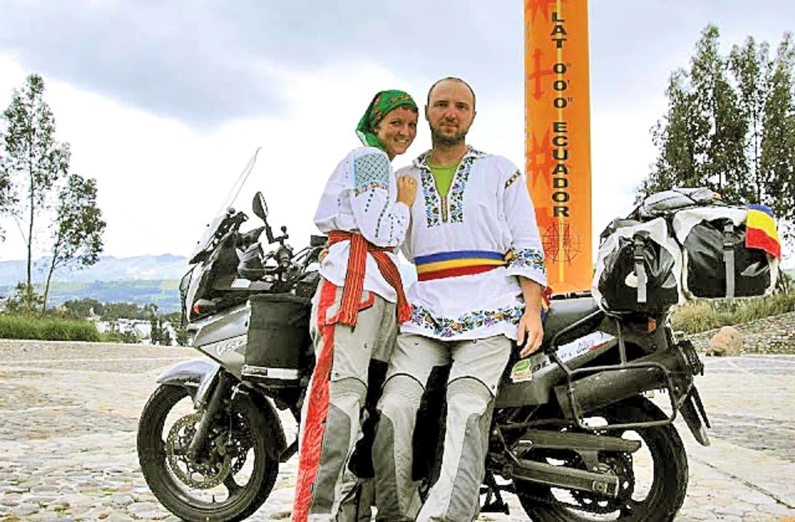 Românii au străbătut 57.000 km cu motocicleta lor Suzuki DL-650