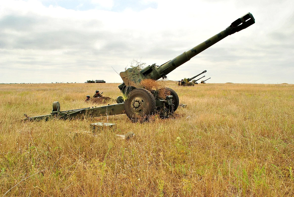 Obuzierul D-20 (© Wikimedia Commons)