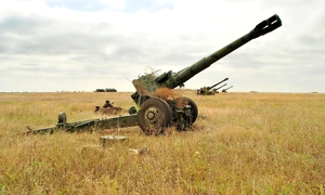 Obuzierul D-20 (© Wikimedia Commons)