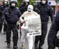 Proteste la Berlin faţă de restricţiile cauzate de coronavirus arestari politie FOTO EPA-EFE /  Omer Messinger