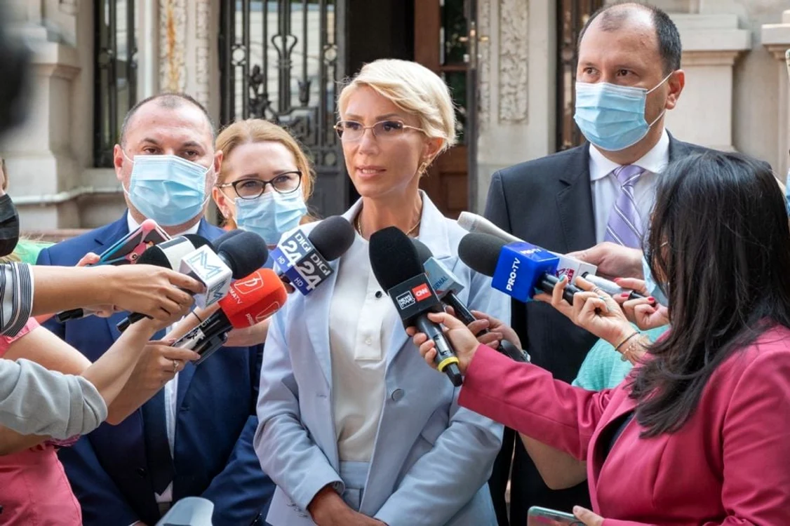 
    Raluca Turcan a anunțat că legea consumatorului vulnerabil va acționa pe termen lungSursa foto: Facebook/Raluca Turcan   