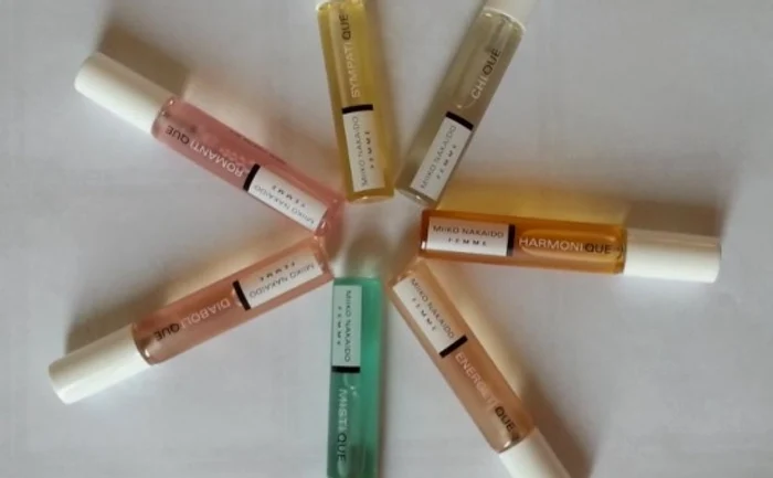 
    Parfumurile cu feromoni sunt indicate pentru a stimula simţurile  