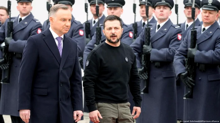 Președintele Poloniei, Andrzej Duda, l-a primit pe omologul său ucrainean cu onoruri militare