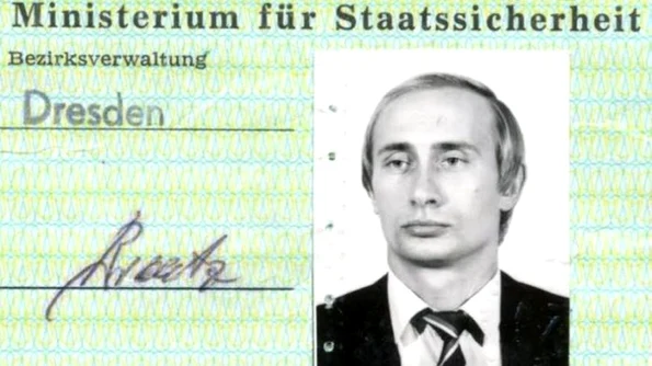 Legitimaţia Stasi a lui Vladimir Putin, găsită în arhivele poliţiei secrete germane jpeg