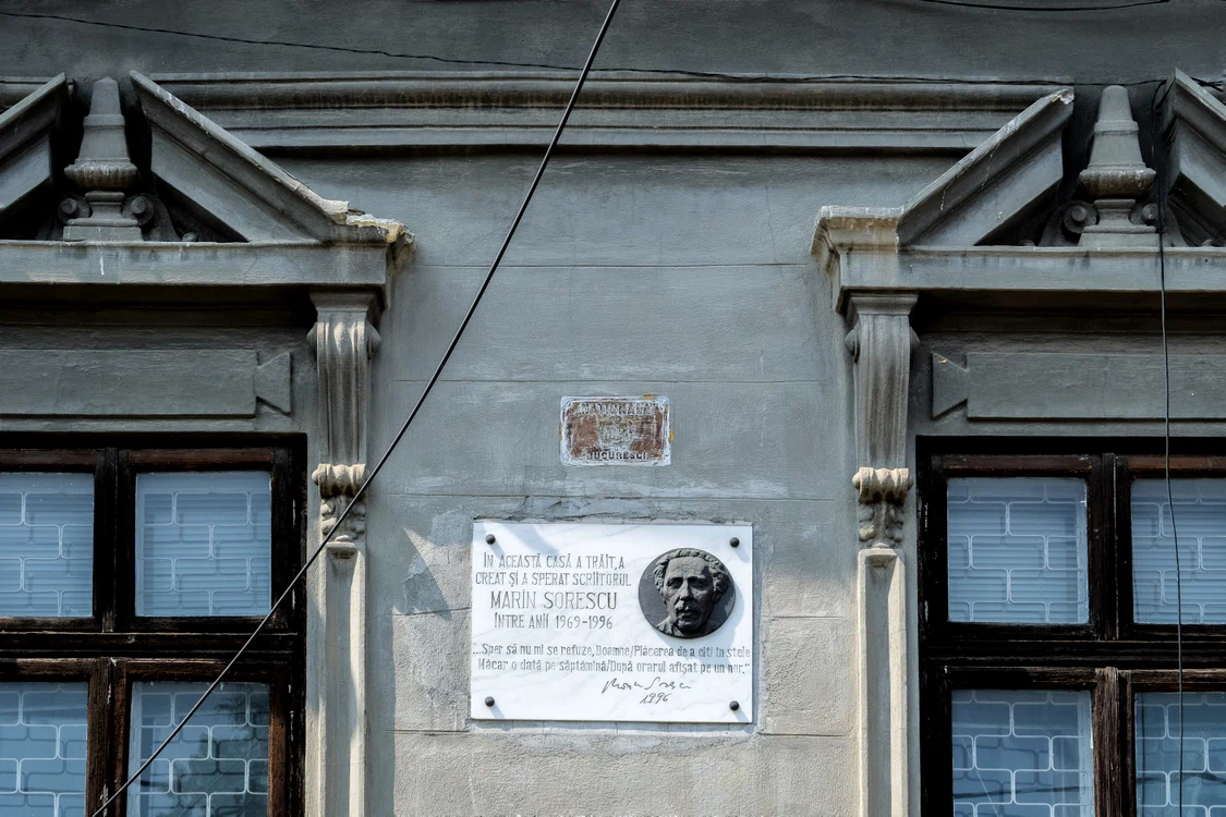 Asigurare „Naţionala“ și placa memorială a lui Marin Sorescu - strada Grigore Alexandrescu, 43