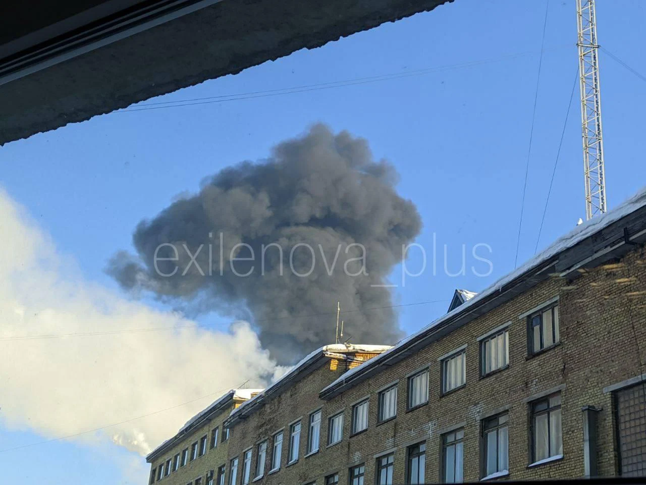 „Un nou record de distanță”. Dronele ucrainene au lovit o rafinărie Lukoil din Republica Komi, situată în nordul arctic al Rusiei