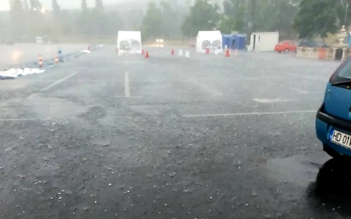inundatii la centrul de vaccinare drive thru din deva foto ro vaccinare