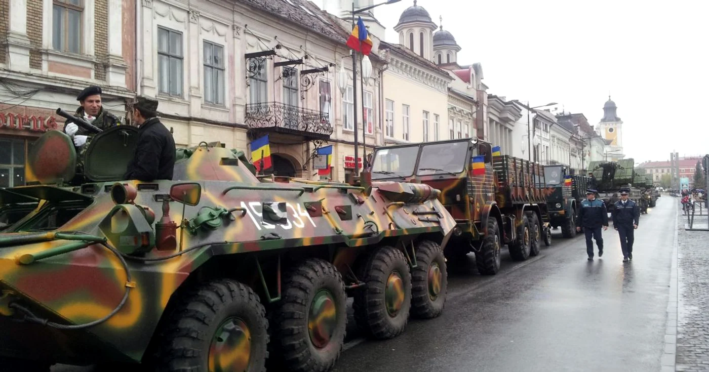 Parada militară din centrul Clujului a durat 10 minute