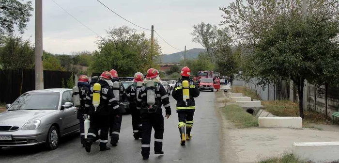 pompierii au găsit o victimă, prăbuşită pe un drum comunal, pe raza localităţii Răscoleşti