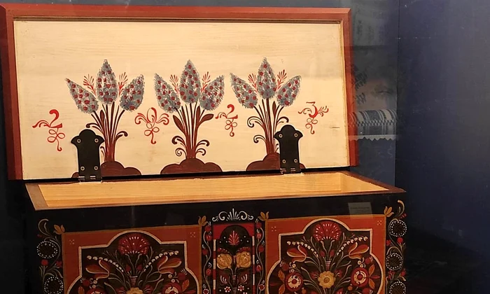„Lăzile de zestre ale bunicilor”, expoziție temporară la Muzeul de Etnografie Brașov