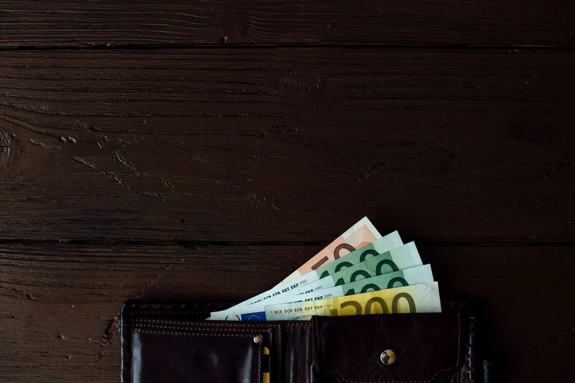 O parte din cei care au voucere sociale riscă să le piardă. Foto: Click.