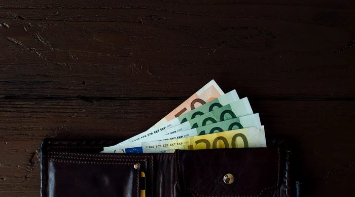 Limita de bani lichizi cu care poți călători asupra ta FOTO Freepik