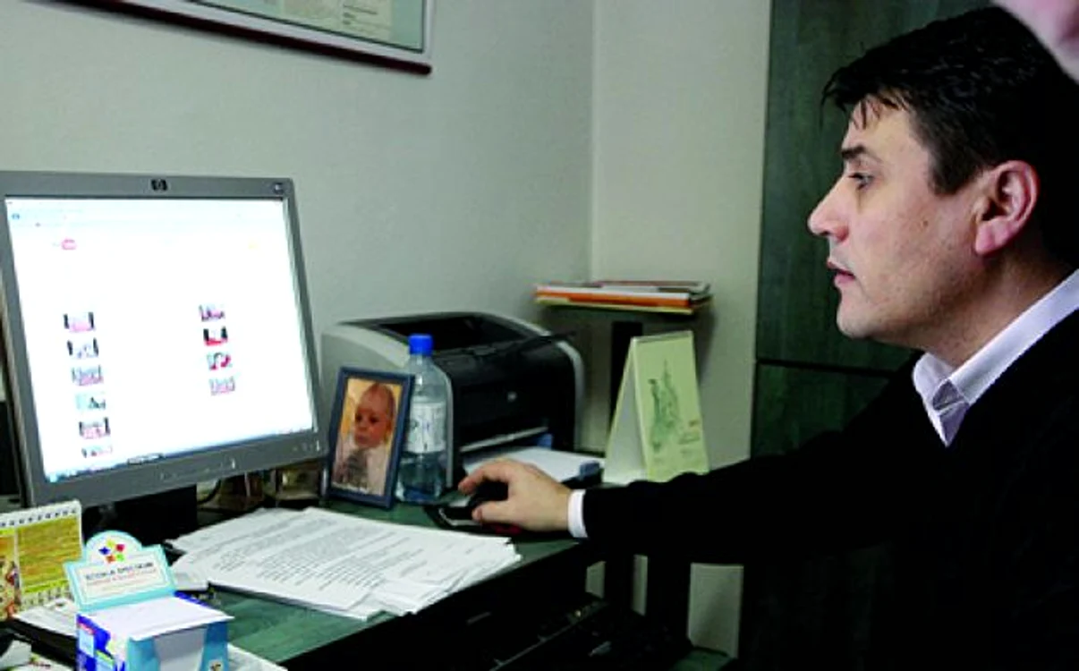 Inspectorul adjunct Marin Popescu a urmărit imaginile postate pe internet şi a spus că va sancţiona directoarea şcolii