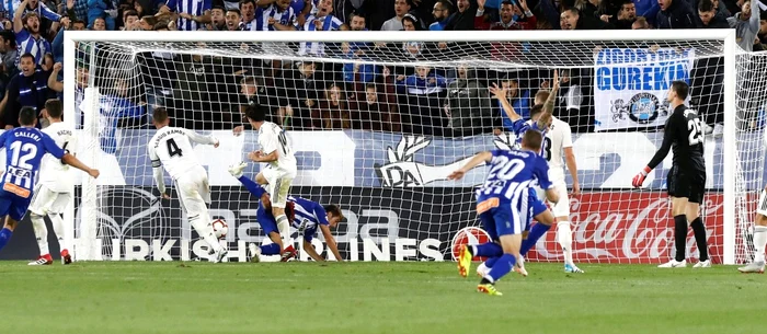 Manu Garcia a înscris cu o lovitură de cap în minutul 90+5 al meciului cu Real MadridFoto: EPA