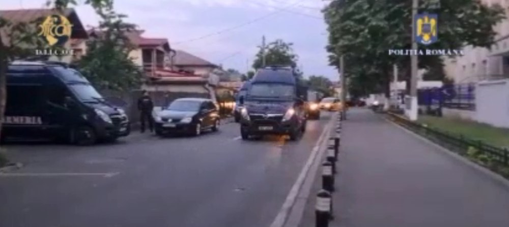 Percheziții de amploare în Prahova. Peste 90 de persoane vor fi audiate într-un dosar privind traficul de droguri
