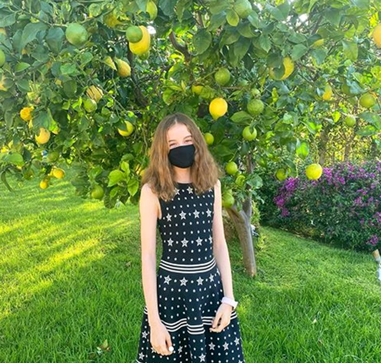 La 13 ani și jumătate, Irina aproape că și-a ajuns mama în înălțime