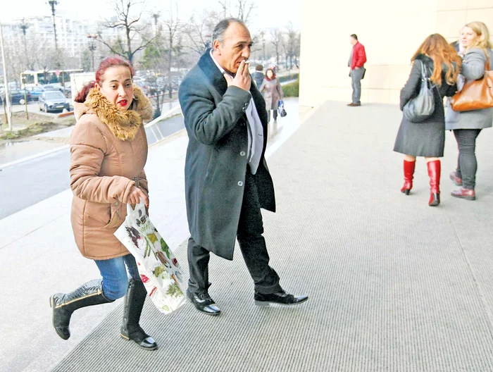 
    Angelica Constantin se luptă să-şi ia înapoi fetiţa, de care nu i-a păsat ani buni  