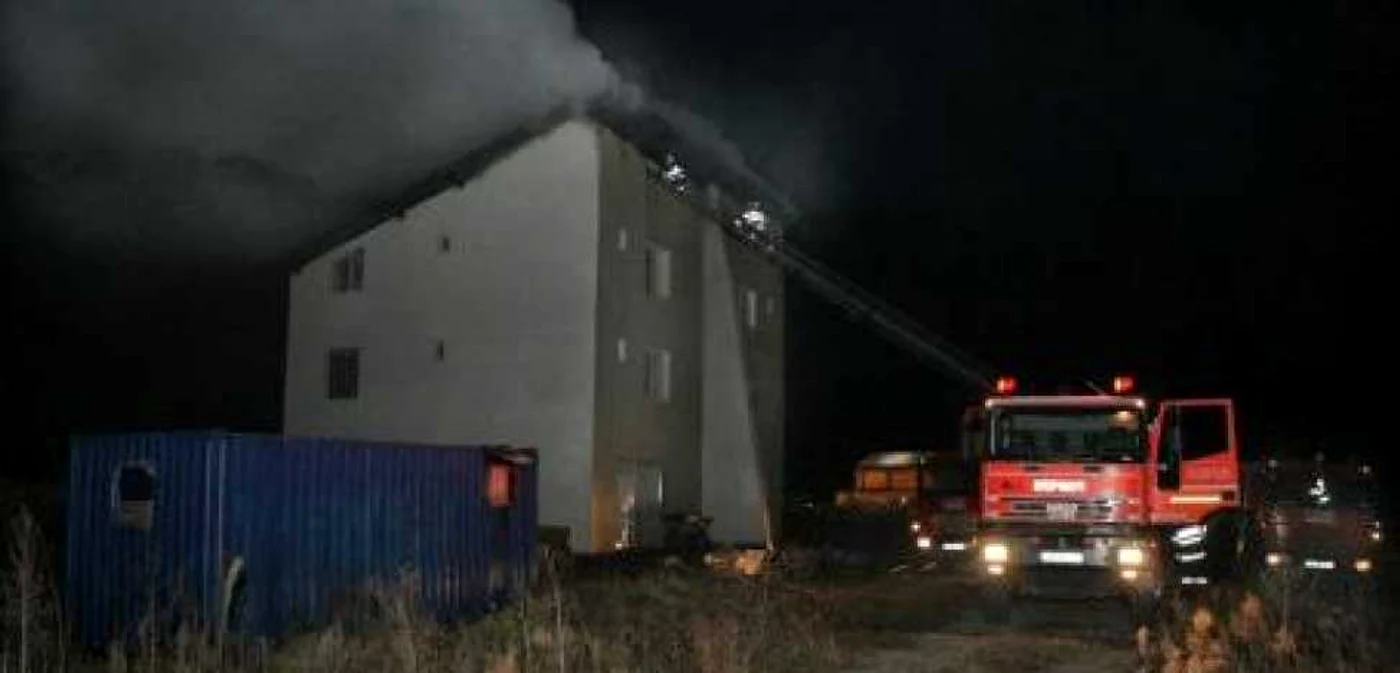 Cauza probabilă care a determinat izbucnirea incendiului a fost un scurtcircuit electric