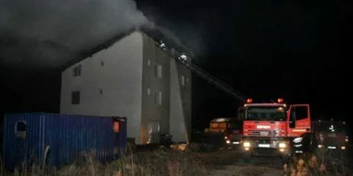 Cauza probabilă care a determinat izbucnirea incendiului a fost un scurtcircuit electric