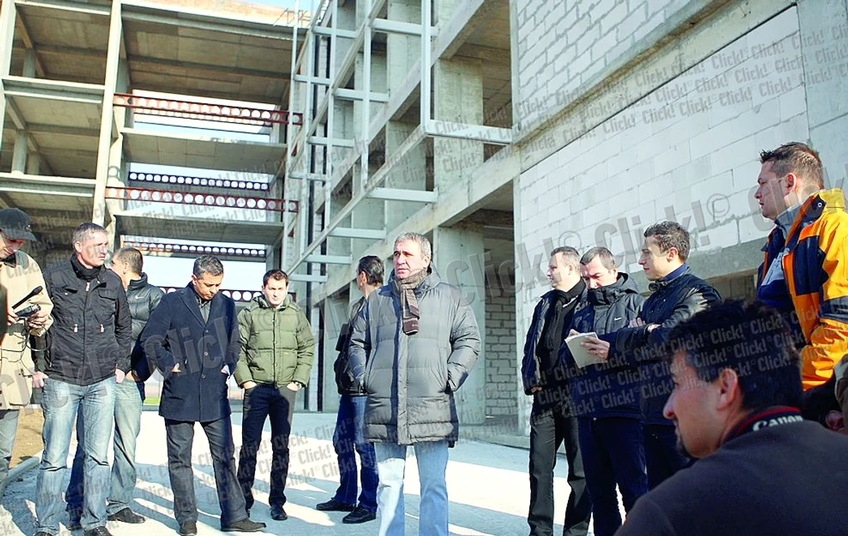 Complexul Academiei  are nouă terenuri de  joc, hotelul urmând  să fie gata în 2012 (fotografii: Florin Gheorghe)