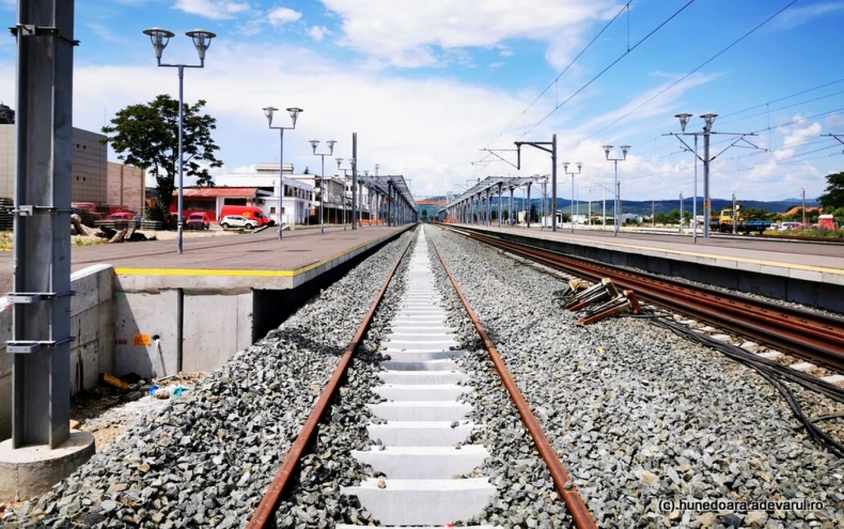 gara devei in santier foto daniel guta adevarul