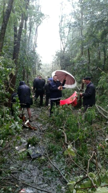 La fața locului au ajuns pompieri, polițiști, dar și echipe de salvatori