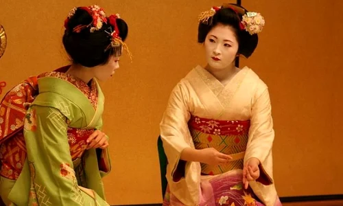 Mărturii din universul gheişelor, într un volum scris de un jurnalist francez jpeg