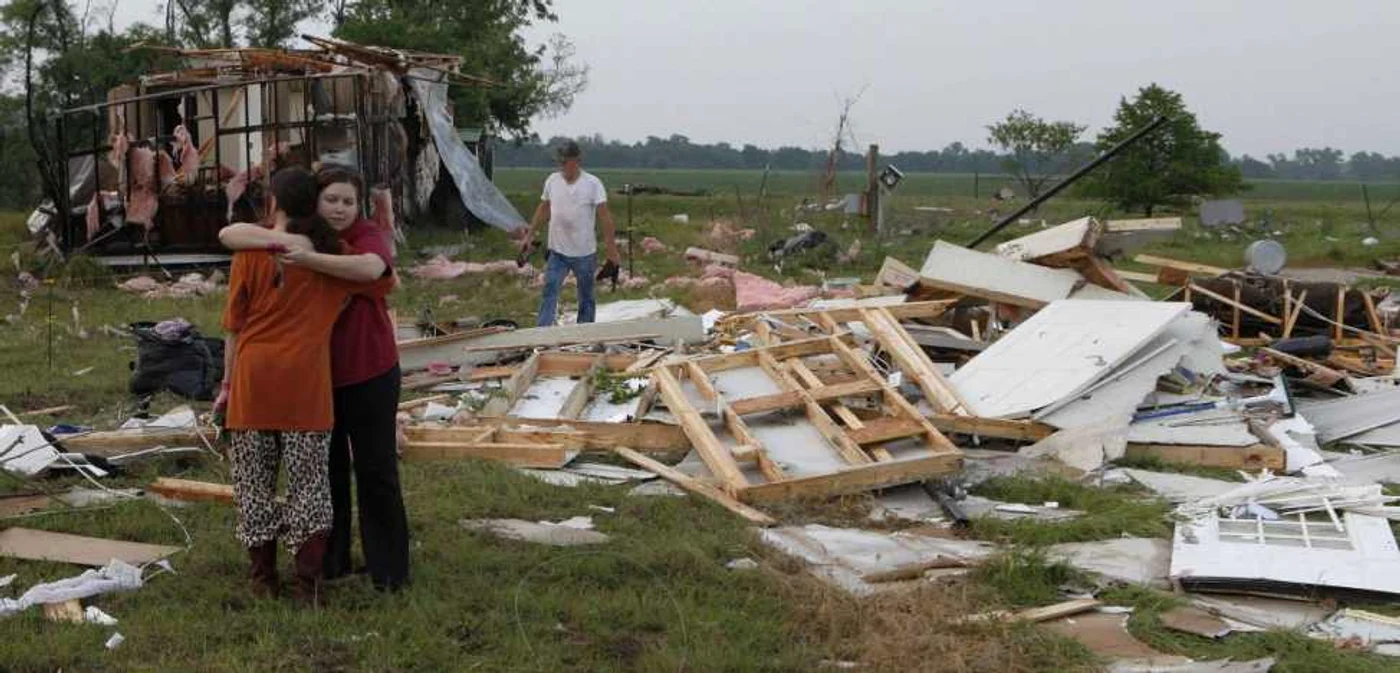 Americanii şi-au văzut casele puse la pământ de tornadele devastatoare.  FOTO: Reuters