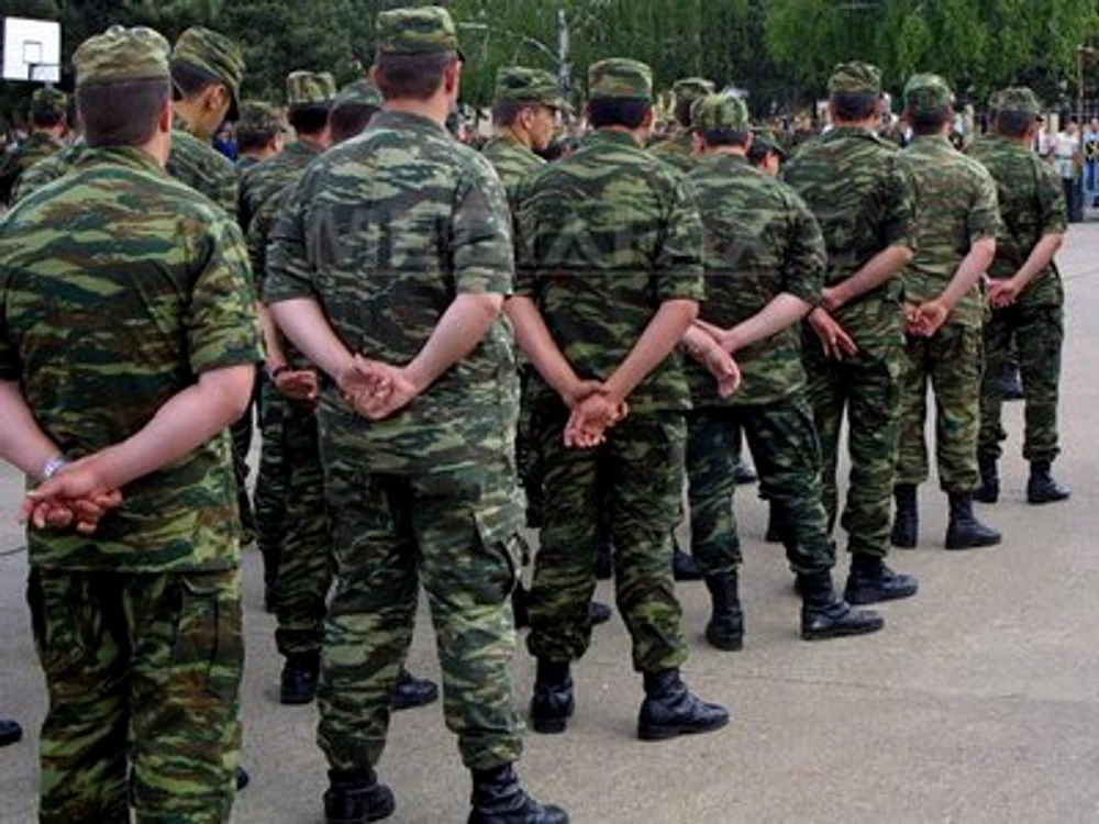 
    Colonelul a luat șpagă pentru a angaja un bărbat în armată  
