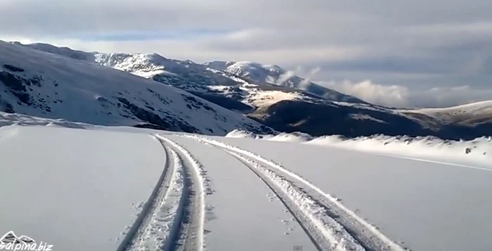 Transalpina şi peisajul superb din munţi