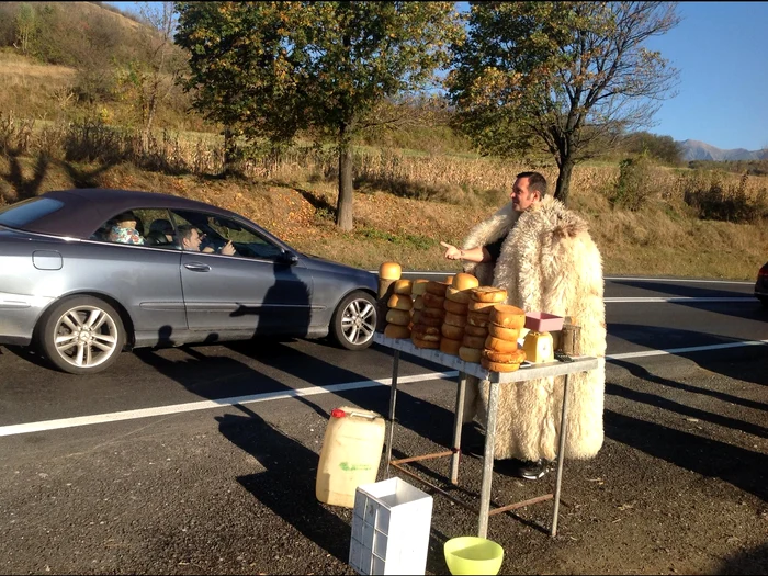 Daniel Buzdugan şi-a achiziţionat şi clopul ciobanului