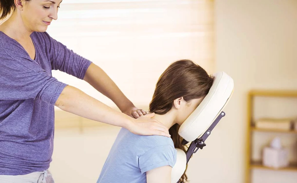 Masajul medical tratează durerile de spate