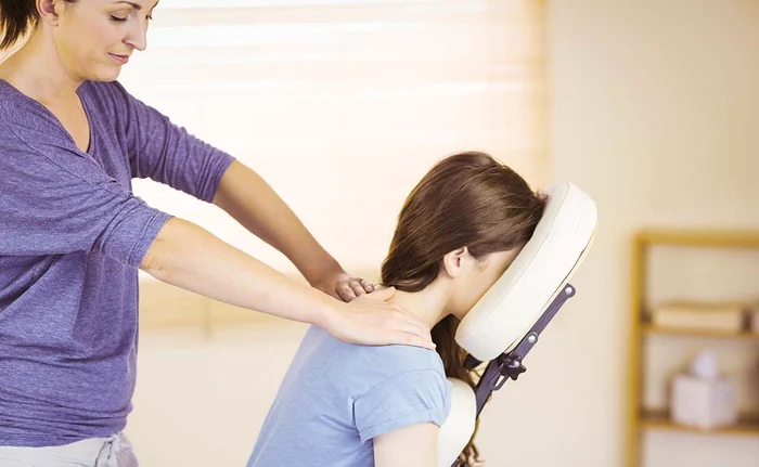 
    Masajul medical tratează durerile de spate  