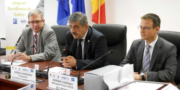 Horea Uioreanu (centru)