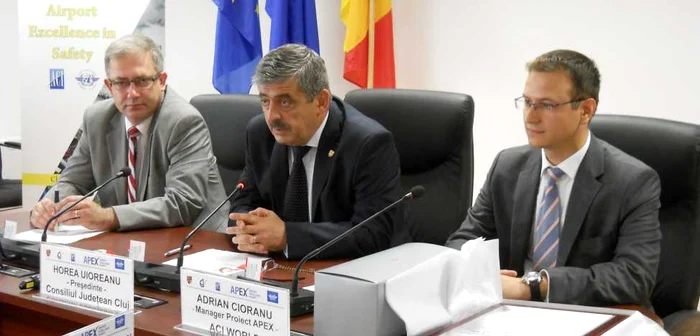 Horea Uioreanu (centru)