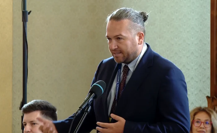 Jurnalistul Sebastian Zachmann, care i-a pus întrebarea despre varianta Grindeanu premier