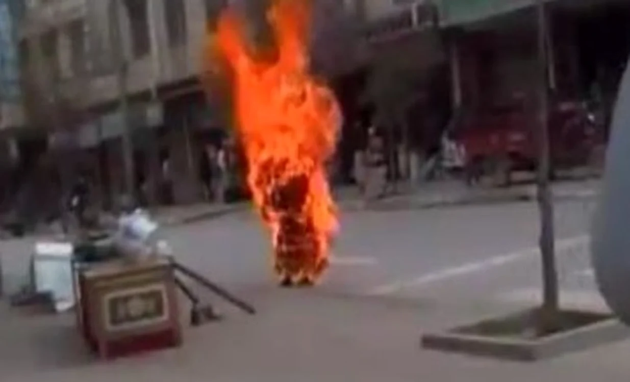 Un bărbat a vrut să-și dea foc în fața Ministerului Muncii din Bucureștifoto: arhiva Click!