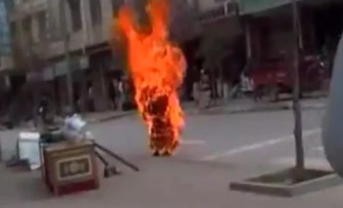 Un bărbat a vrut să-și dea foc în fața Ministerului Muncii din Bucureștifoto: arhiva Click!