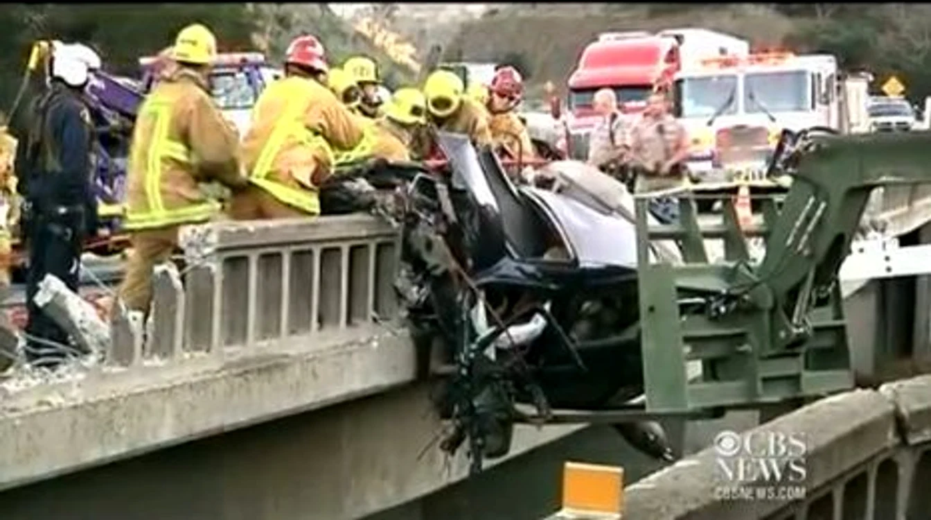 
    Echipa de salvare a folosit un motostivuitor  