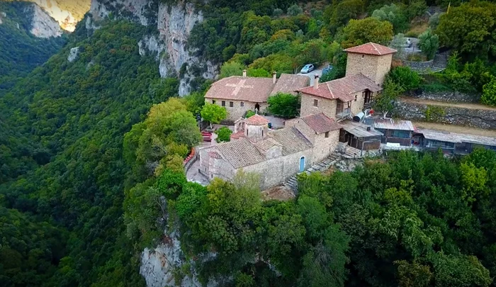 Mănăstirea Filosofului, Grecia. Foto: Captură video youtube